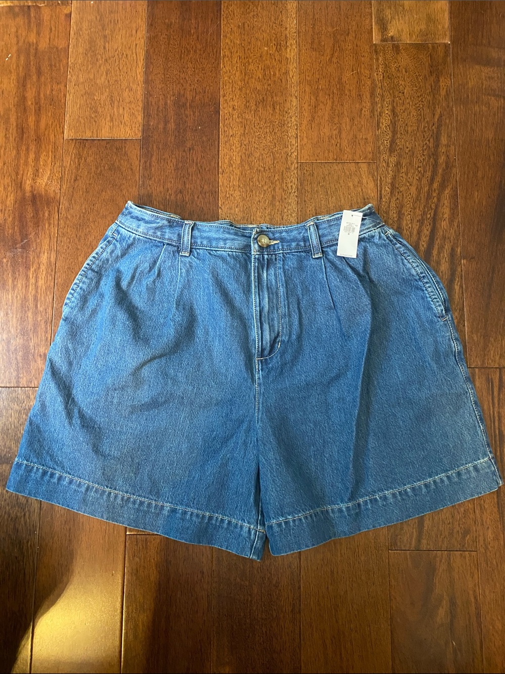 Old Navy Relaxed High-Rise Denim Shorts in Blue
